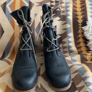 Sorel Joan of Arc Wedge-Black with brown accent